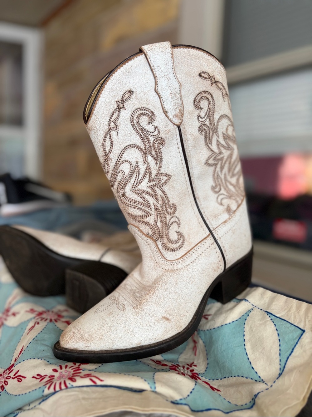 Antique White Girls' Western Embroidered Cowboy Boots GUC